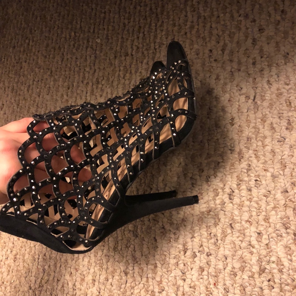 Heels - Picture 4 of 6